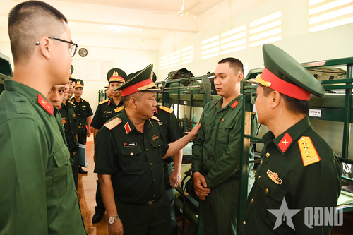 Quân khu 7 kiểm tra công tác tiếp nhận chiến sĩ mới tại Sư đoàn 302