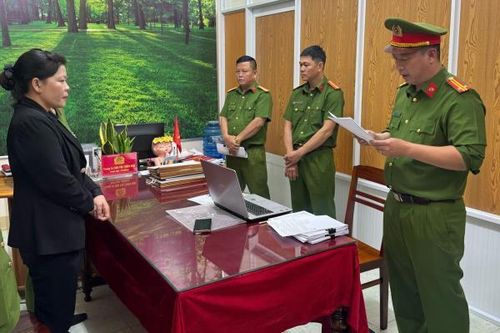 Lập hồ sơ khống để rút tiền ngân sách