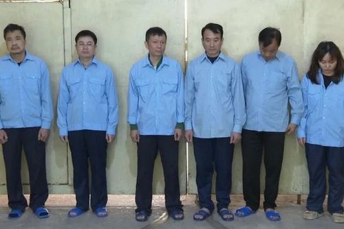 Hoãn xét xử vụ cựu lãnh đạo phường Thanh Trì bị cáo buộc 'bảo kê' xây dựng trái phép