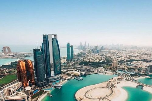 Thủ đô UAE trả phí khách sạn cho du khách mắc kẹt vì xung đột
