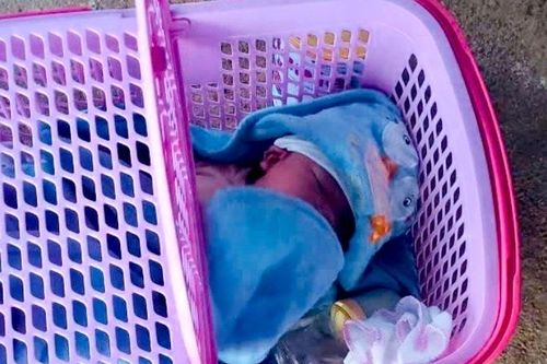 Xót lòng đọc lá thư nghi của mẹ trẻ khi bỏ rơi bé trai hơn 1 tháng tuổi