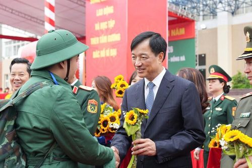 Hơn 4.700 thanh niên Thủ đô nô nức lên đường nhập ngũ