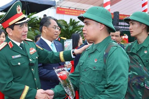 Đại tướng Phan Văn Giang tiếp sức thanh niên Cao Bằng lên đường nhập ngũ