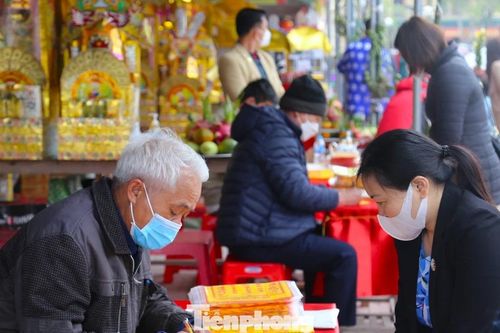 Cao điểm trẩy hội ở miền Trung, các dịch vụ 'ăn theo' nở rộ