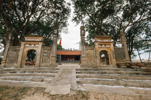 Ngôi đền thiêng cách Hà Nội 40km, nơi phát tích bài thơ 'Thần' nổi tiếng