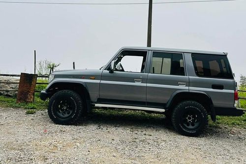 Toyota Land Cruiser RJ77 36 năm tuổi vẫn có giá 1 tỷ, đắt gấp 3 xe cùng đời