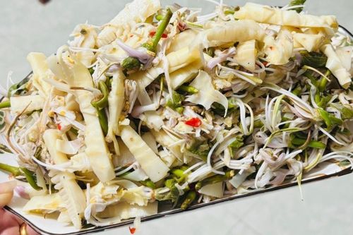 Đặc sản giải ngán đầu năm ở Tây Bắc, khách Hà Nội vượt trăm km đến thưởng thức