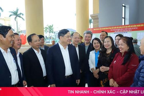 Đồng chí Phạm Gia Túc và các ứng cử viên ĐBQH khóa XVI tiếp xúc cử tri