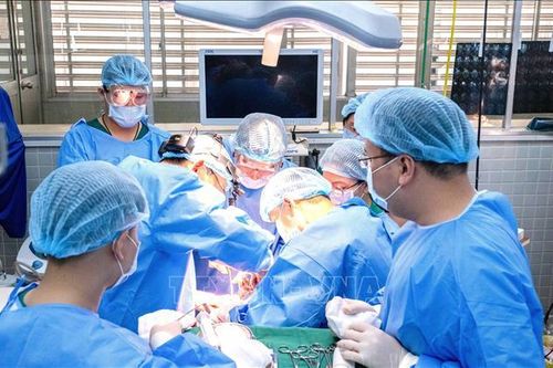 Cứu sống bệnh nhân ung thư hốc mũi hiếm gặp