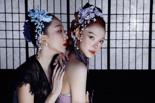 2 chị đẹp đình đám của showbiz Việt bất ngờ 'bắt tay'