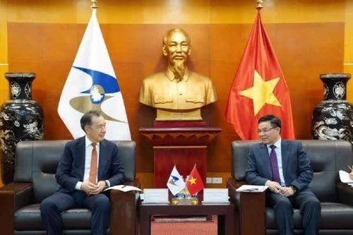 Việt Nam đề nghị EAEU gỡ nút thắt cho dệt may và thủy sản