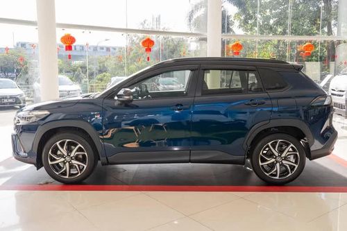 Toyota Corolla Cross Hybrid GR Sport 2026 trình làng, giá gần 990 triệu đồng