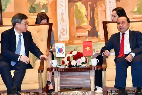 Hàn Quốc hợp tác đào tạo nhân lực bán dẫn và AI cho Việt Nam