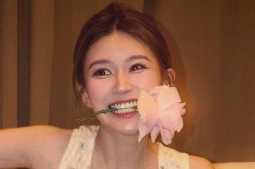 Triệu Lộ Tư khoe nụ cười ngọt ngào khiến fan xuýt xoa