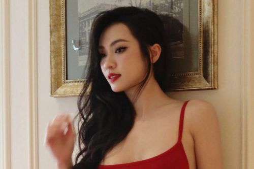 Thời trang táo bạo của Vũ Thúy Quỳnh sau khi hẹn hò Đức Phạm