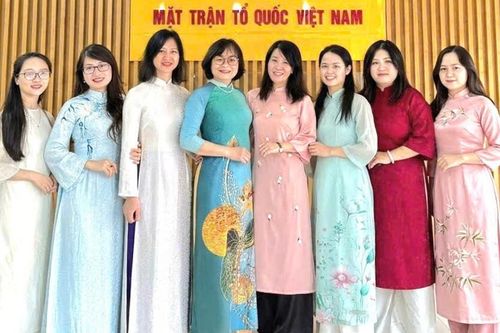 Ngoại giao văn hóa qua tà áo dài