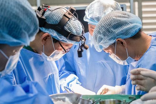 8 chuyên khoa cùng hợp sức và 10 giờ phẫu thuật cho ca bệnh 'chưa từng có tiền lệ'