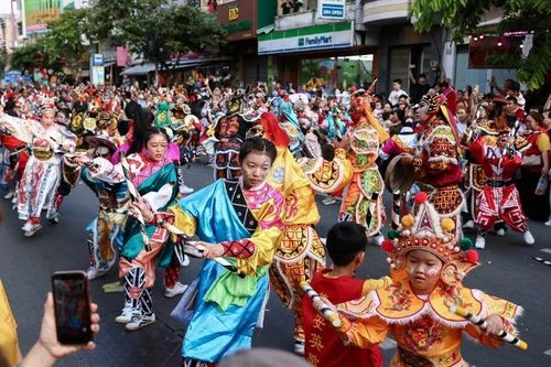 Tết Nguyên Tiêu ở Chợ Lớn và bài toán đầu tư cho lễ hội, công nghiệp văn hóa