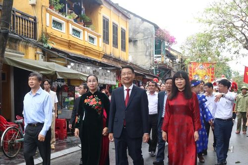 Lãnh đạo thành phố dự lễ hội Nguyên Tiêu tại Hội An