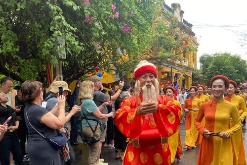 Ấn tượng diễu hành mừng Tết Nguyên Tiêu ở Hội An