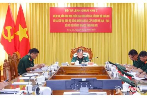 Thiếu tướng Trần Chí Tâm kiểm tra công tác bầu cử tại Đồng Nai