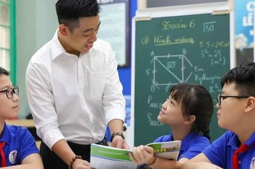 Chuyển sang dạy môn học khác, điều kiện và thủ tục thế nào?