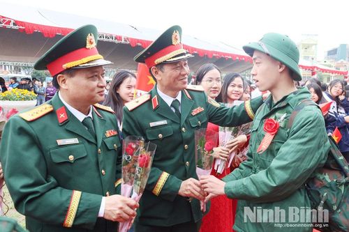 Nô nức ngày hội tòng quân