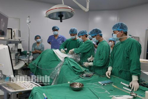Bệnh viện Đa khoa Hà Nam triển khai thành công kỹ thuật nội soi tán sỏi thận qua da