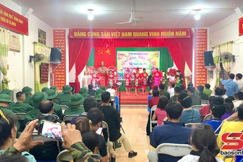 Giao lưu văn nghệ 'Tiếp bước cha anh – Viết tiếp bản hùng ca chiến thắng'