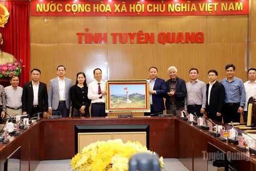 Chủ tịch UBND tỉnh Phan Huy Ngọc làm việc với Tập đoàn HYH