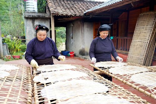 Nét riêng miến tráng tay Bản Cào