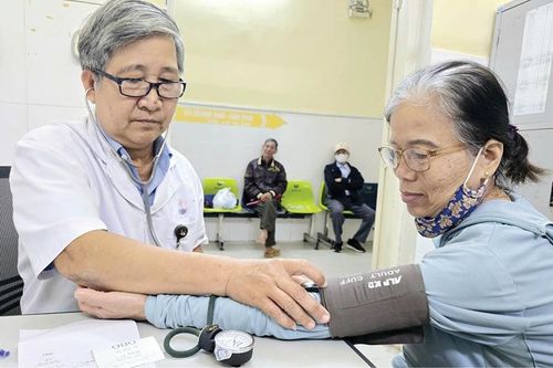 Lặng thầm cống hiến sau tuổi hưu