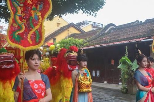 Di sản văn hóa phi vật thể Tết Nguyên tiêu được tái hiện tại phố cổ Hội An