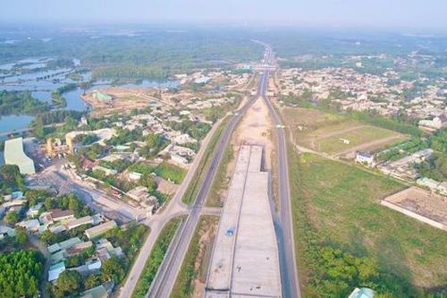 Thời tiết khô ráo, tăng tốc thi công các tuyến đường kết nối sân bay Long Thành