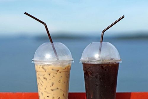 Hàng nghìn vi nhựa từ cốc cà phê mang đi: Người dùng cần làm gì