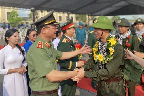 Thứ trưởng Phạm Thế Tùng dự lễ giao nhận quân tại tỉnh Tây Ninh