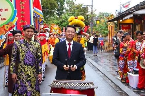 Rực rỡ Tết Nguyên tiêu giữa lòng phố cổ Hội An