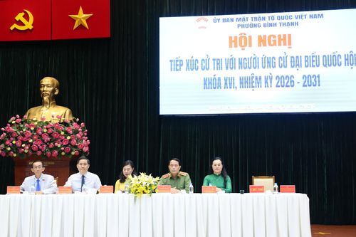 Cử tri gửi gắm nhiều ý kiến tâm huyết tới Thứ trưởng Lê Quốc Hùng