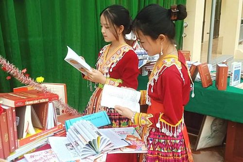 Phòng chống tảo hôn vùng cao - câu chuyện 'bắt vợ' và hành trình tìm lại con chữ ở Na Loi