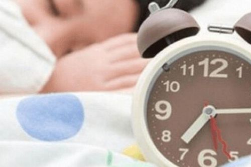 Trẻ mệt mỏi, uể oải không muốn đến trường sau kỳ nghỉ Tết: Cần xử lý ra sao, khi nào nên đi khám?