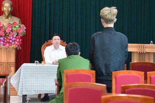 Diễn biến mới vụ chém người rơi cánh tay trên phố: Giám đốc Công an tỉnh Phú Thọ trực tiếp làm việc với các đối tượng