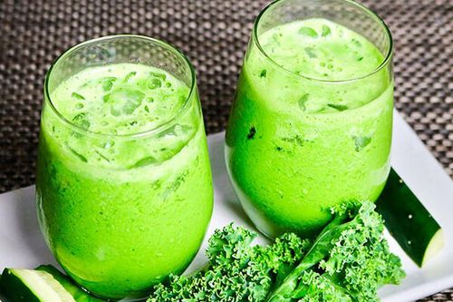 Loại rau lá xoăn được ví như 'mỹ phẩm từ căn bếp' từng là hàng nhập đắt đỏ nay thành bí quyết trong tủ lạnh của nhiều chị em