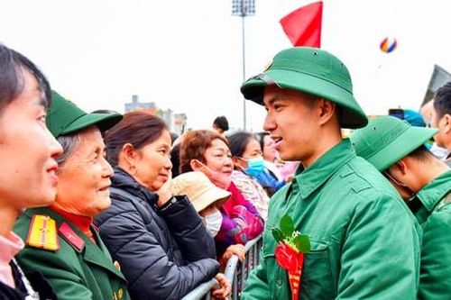 Xúc động khoảnh khắc tiễn tân binh Hà Nội lên đường nhập ngũ