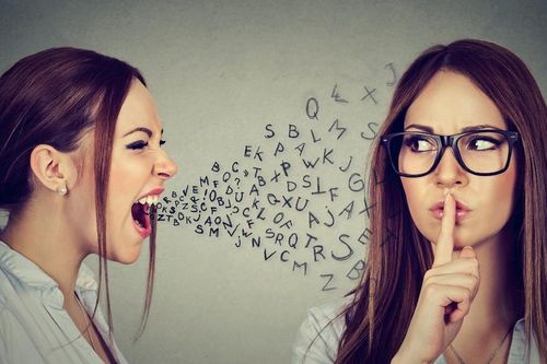 Nước sâu tĩnh lặng, người khôn kiệm lời: Đỉnh cao của sự im lặng đúng lúc