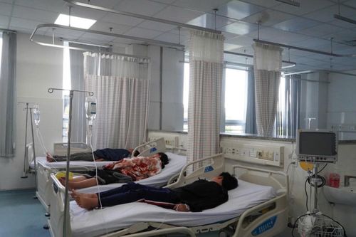 Số ca nghi ngộ độc sau ăn bánh mì ở TP.HCM tăng lên 92 người