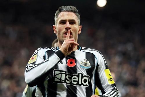 Cầu thủ Premier League sợ hãi, xuống hầm trú ẩn giữa bom đạn