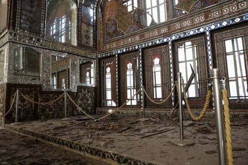 Cảnh vỡ nát tại cung điện di sản tại Iran sau không kích