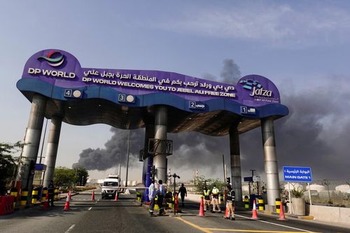 Vệ sĩ, tiền mặt và con đường rời khỏi Dubai