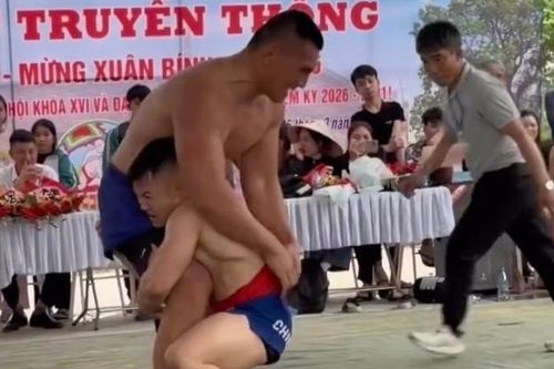 Đào Hồng Sơn 60 kg so tài Hiếu 'Khổng lồ' hơn 130 kg gây sốt