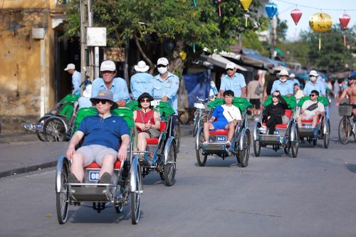 Khám phá Đà Nẵng chậm rãi qua từng vòng bánh xe xích lô